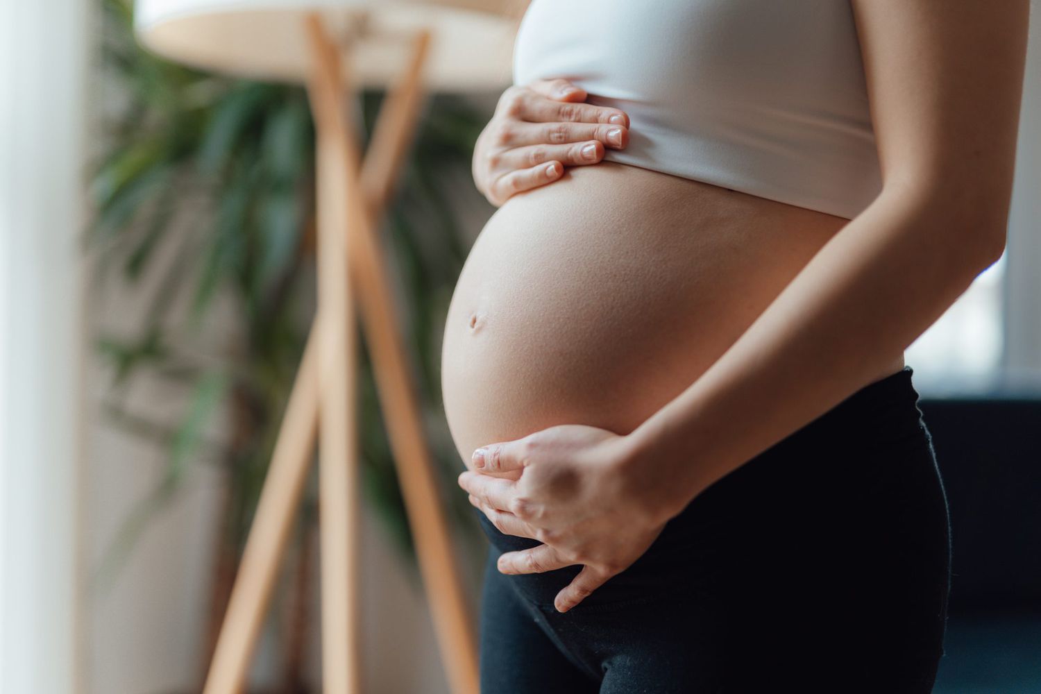 Pregnant woman can pass on the syphilis to their unborn baby