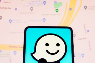 Waze will soon enable you to navigate roundabouts and locate parking garages