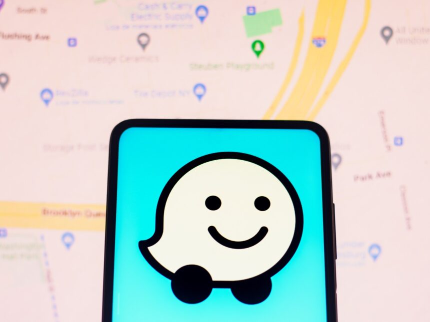 Waze will soon enable you to navigate roundabouts and locate parking garages