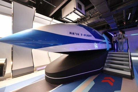 China introduces "floating" magnetic train that has a speed greater than sound