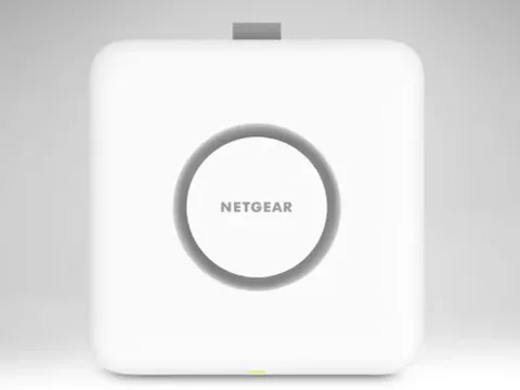 Netgear WBE750: Unobtrusive WiFi 7 access point support PoE and can span several networks