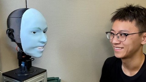 Emo – the robot that can reciprocate a smile